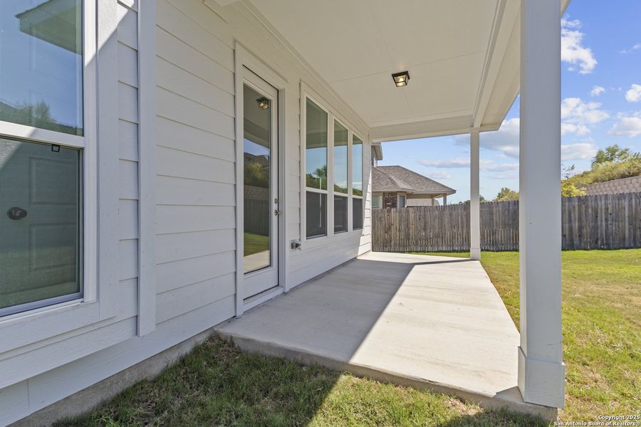 Exterior details and patio area of a home in Ladera 50', San Antonio (Image 19).
