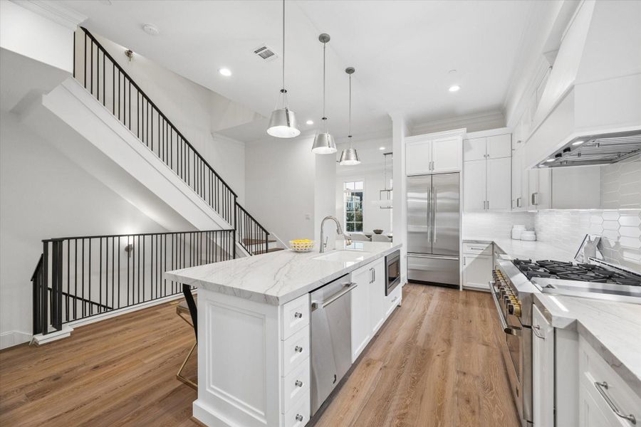 Great stainless appliances.