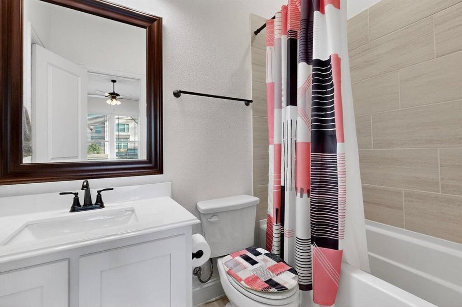 Full bath in bedroom 2