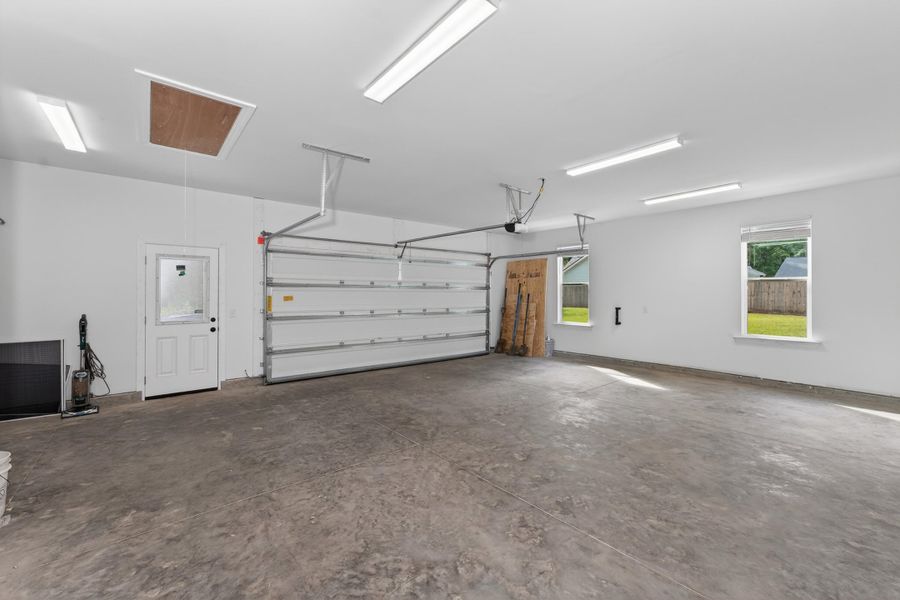 Spacious, unfurnished interior of a new home in , Johns Island (Image 20).