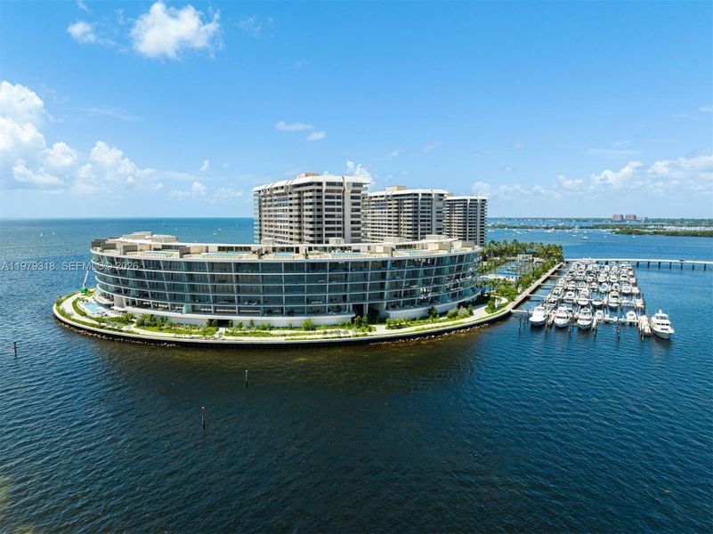 Condo located in Miami, FL showcasing its design and architecture (Image 13).