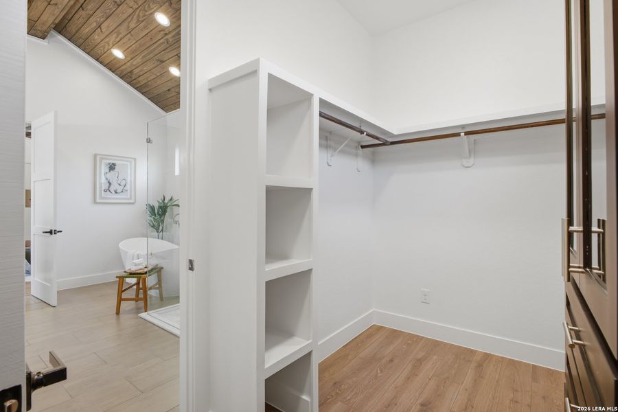 Furnished interior view inside a new home in , Blanco (Image 10).