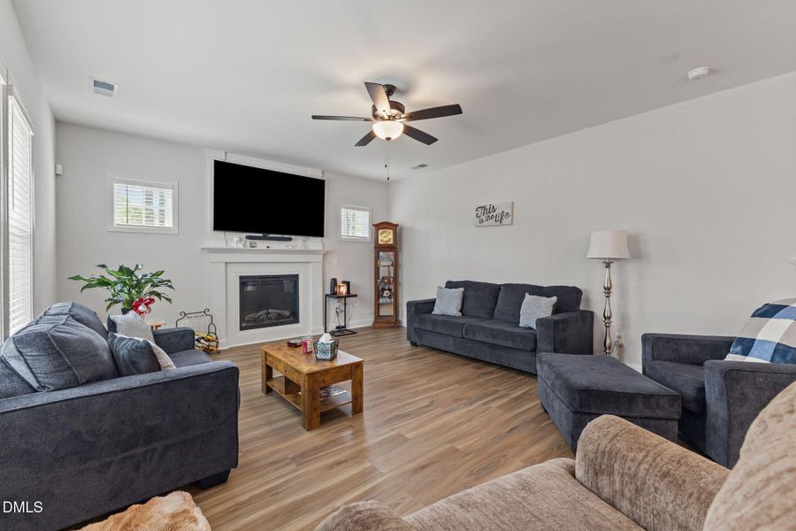 12-web-or-mls-AZ3A9040