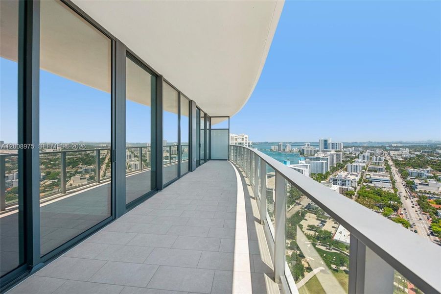 Condo located in Miami Beach, FL showcasing its design and architecture (Image 20).