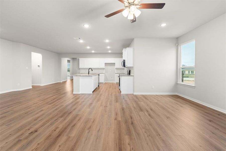 Spacious, unfurnished interior of a new home in Covenant Park, Springtown (Image 33).