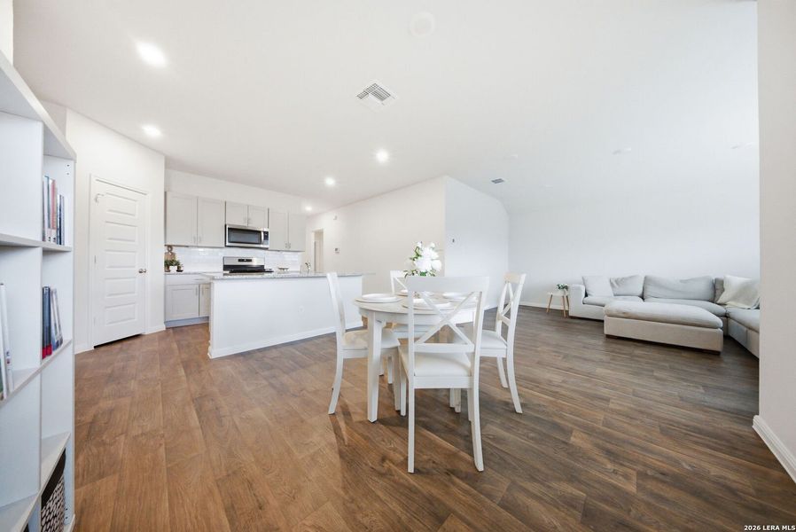 Furnished interior view inside a new home in Heather Glen, New Braunfels (Image 22). Furnished interior view inside a new home in Heather Glen, New Braunfels (Image 22).