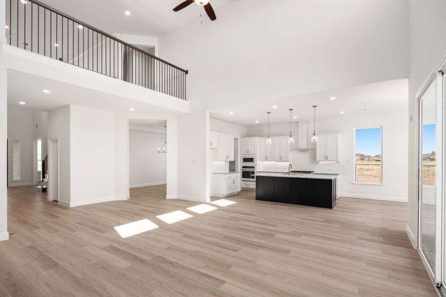 Spacious, unfurnished interior of a new home in Cambridge Crossing, Celina (Image 29).