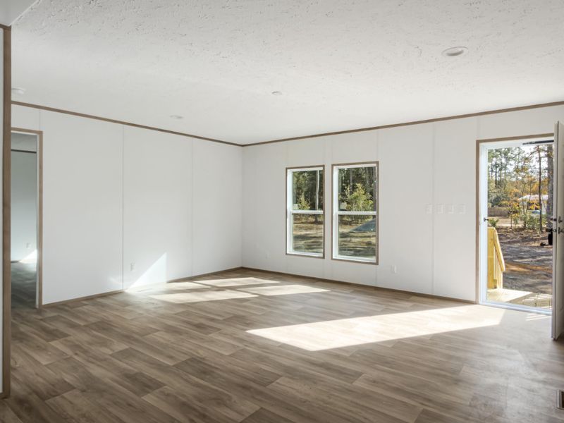 Spacious, unfurnished interior of a new home in , Walterboro (Image 18).