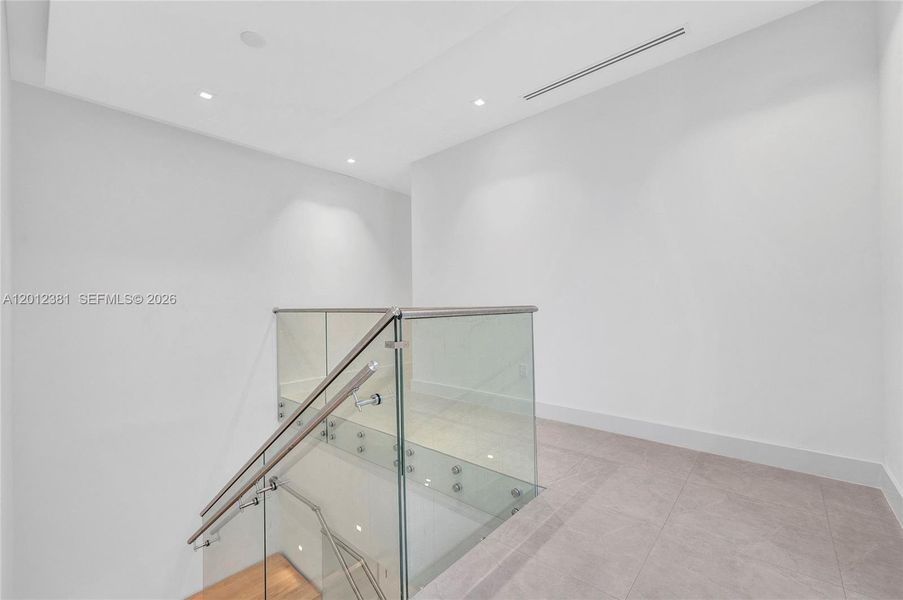 Spacious, unfurnished interior of a new home in , Miami (Image 23).