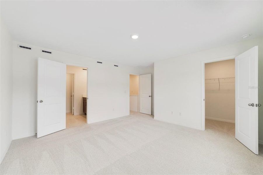 Spacious, unfurnished interior of a new home in Towns at Greenleaf, Oviedo (Image 14).