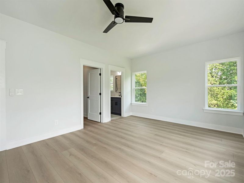 En-suite with additional room for crafts or study.  WIC Private Bath