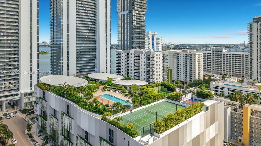 Condo located in Miami, FL showcasing its design and architecture (Image 33).