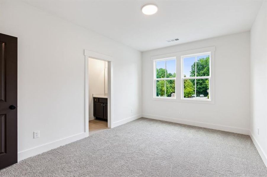 Spacious, unfurnished interior of a new home in White Post on Lake Lanier, Gainesville (Image 22).