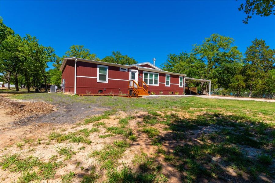 Exterior details and patio area of a home in , Gun Barrel City (Image 17).