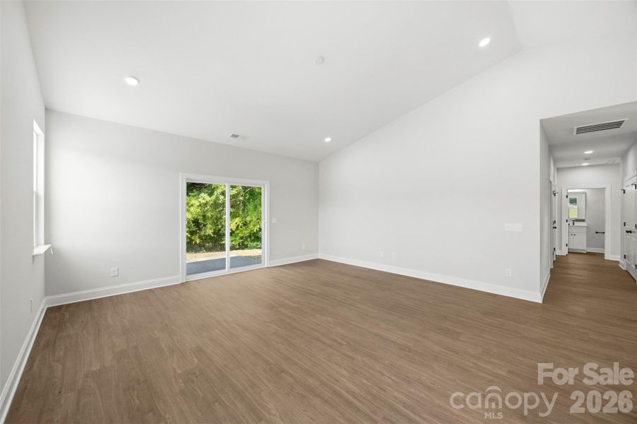 Spacious, unfurnished interior of a new home in , Salisbury (Image 19).