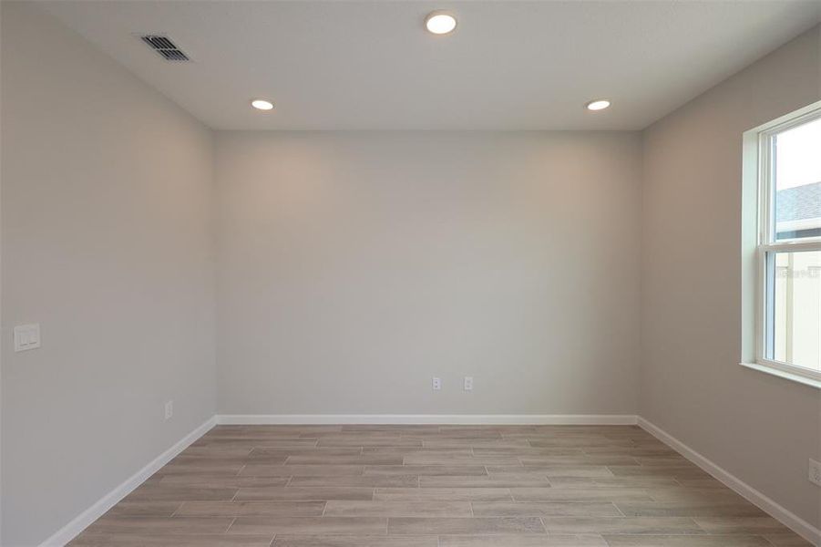 Spacious, unfurnished interior of a new home in Center Lake on the Park, St. Cloud (Image 15).