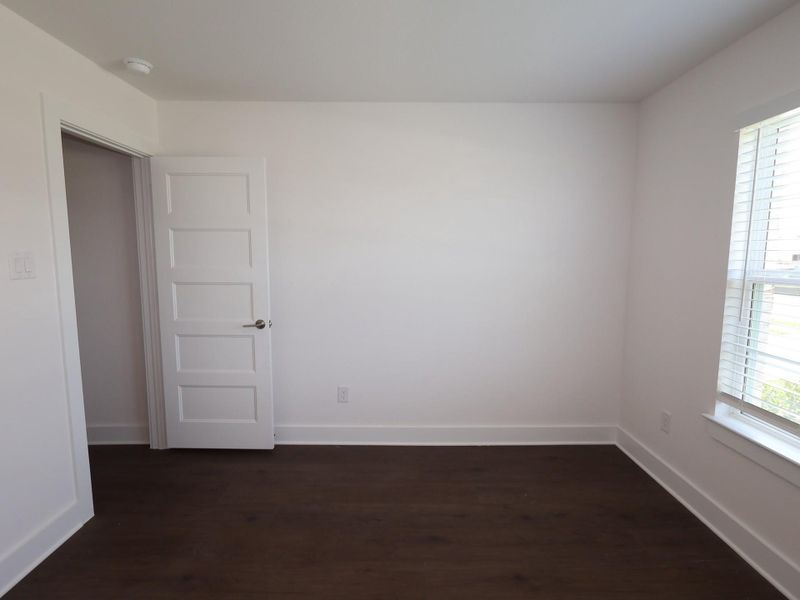 Spacious, unfurnished interior of a new home in Hallimore Ranch, Rosenberg (Image 15).