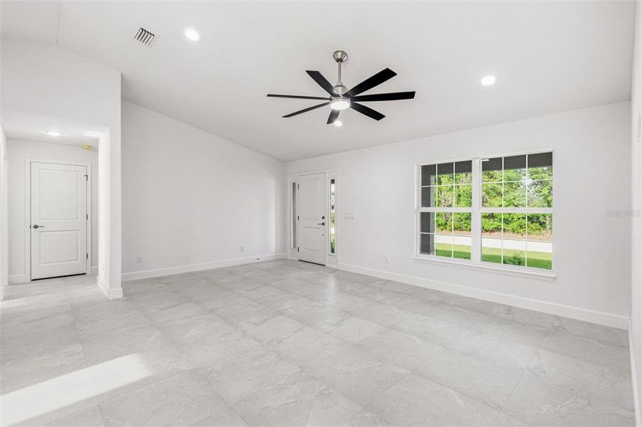 Spacious, unfurnished interior of a new home in , Englewood (Image 20).