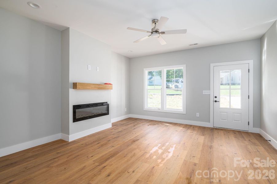 Spacious, unfurnished interior of a new home in , Lincolnton (Image 9).