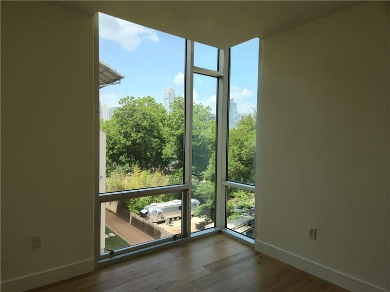 2nd Bedroom downtown, UT, dog run & Pecan Grove view