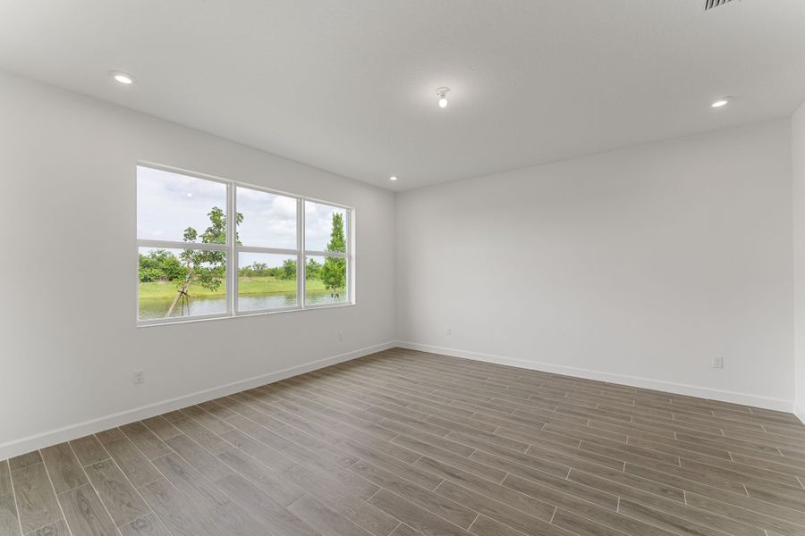 Spacious, unfurnished interior of a new home in Tradition - Kenley, Port St. Lucie (Image 12).