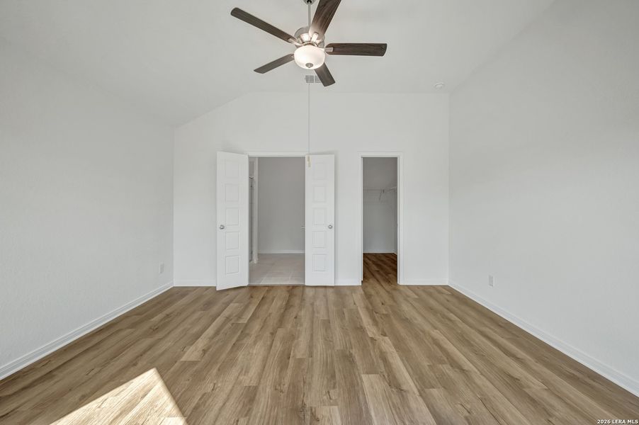 Spacious, unfurnished interior of a new home in Winding Brook, San Antonio (Image 34).