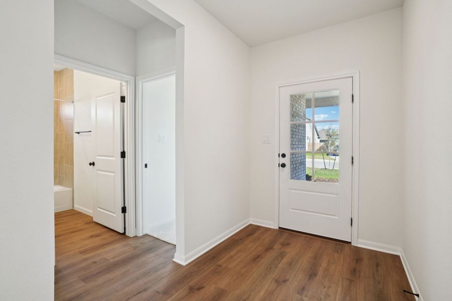 Spacious, unfurnished interior of a new home in Village at Three Oaks, Seguin (Image 21).