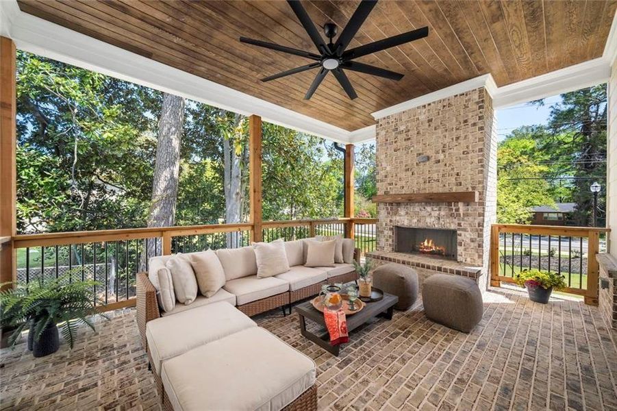 Exterior details and patio area of a home in , Decatur (Image 3).
