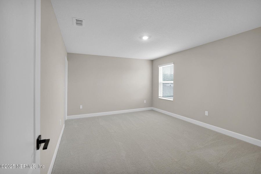 Spacious, unfurnished interior of a new home in Jennings Farm, Middleburg (Image 17).
