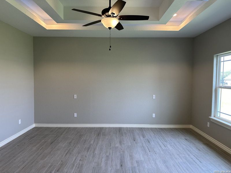 Spacious, unfurnished interior of a new home in , La Vernia (Image 18).