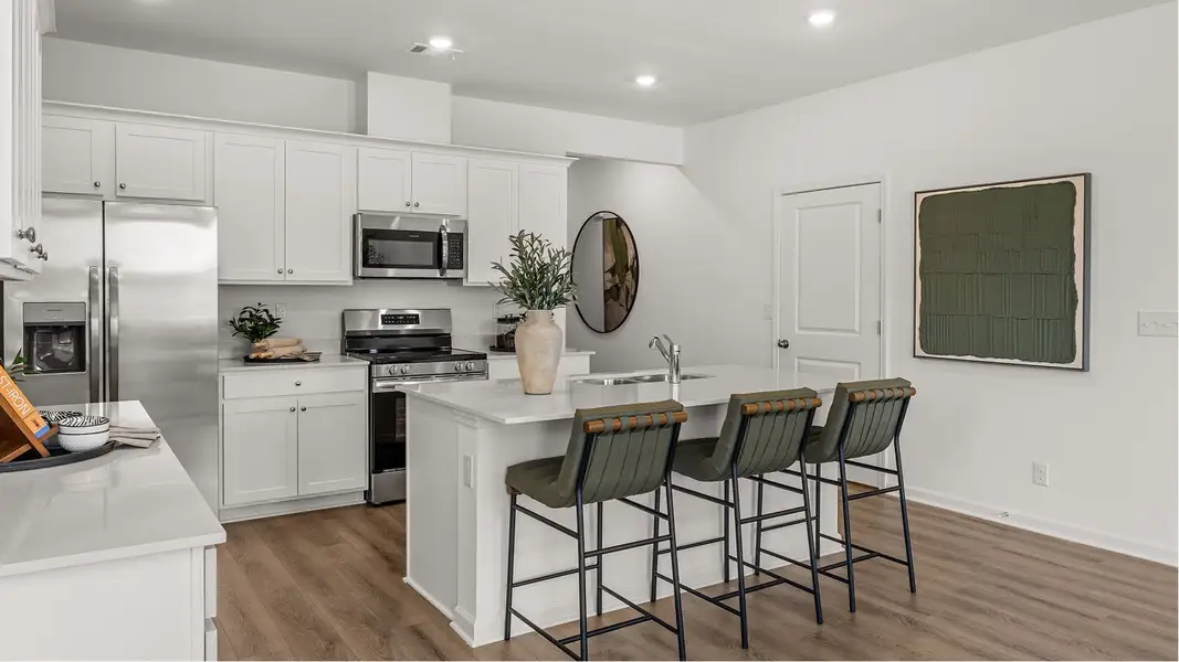 6978 Newport Kitchen 2of4 F1 050625