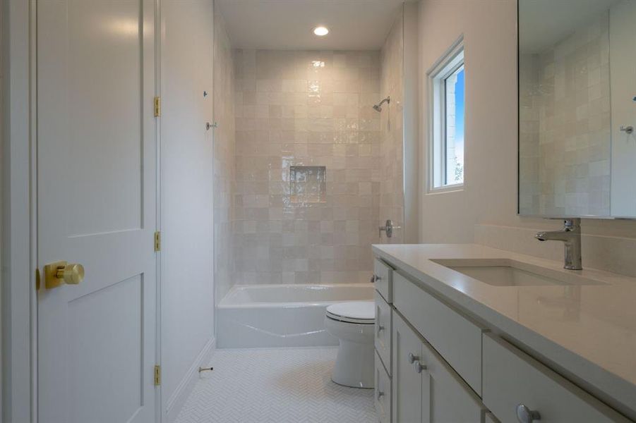 Furnished interior view inside a new home in , Dallas (Image 11).