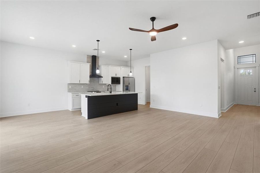Spacious, unfurnished interior of a new home in , Port Charlotte (Image 12).