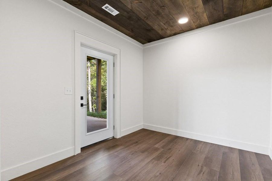 Spacious, unfurnished interior of a new home in , Mineral Bluff (Image 21).