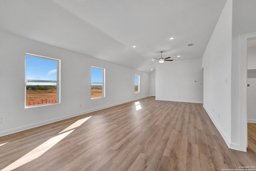Spacious, unfurnished interior of a new home in Mesquite Ridge, San Antonio (Image 24).