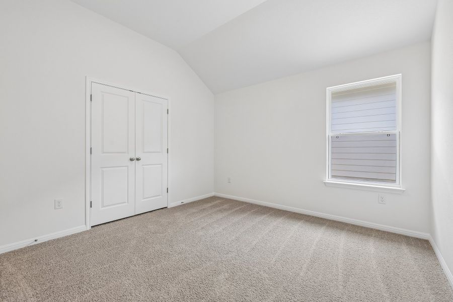 Spacious, unfurnished interior of a new home in Porter Country, Buda (Image 20).
