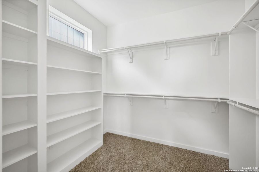 Spacious, unfurnished interior of a new home in , San Antonio (Image 21).