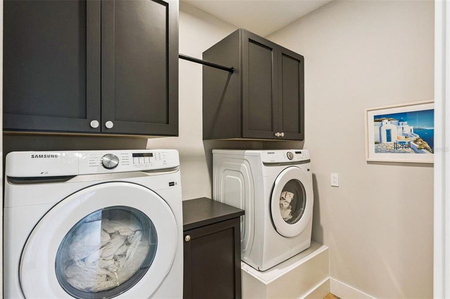 Furnished interior view inside a new home in , Orlando (Image 46).