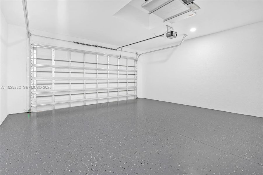 Spacious, unfurnished interior of a new home in , Punta Gorda (Image 39).