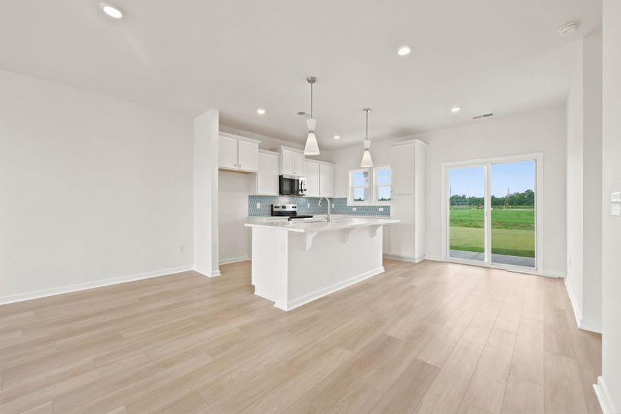 Furnished interior view inside a new home in Edgefield, Loris (Image 7).