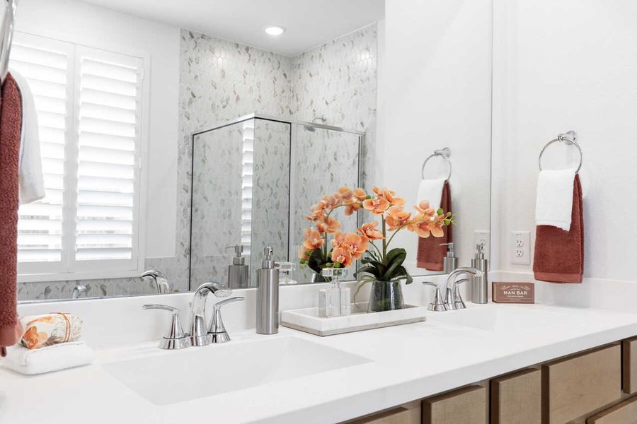 Representative interior finishes for a home built from the Monet-SS by Highland Homes in Lariat, Liberty Hill (Image 26).