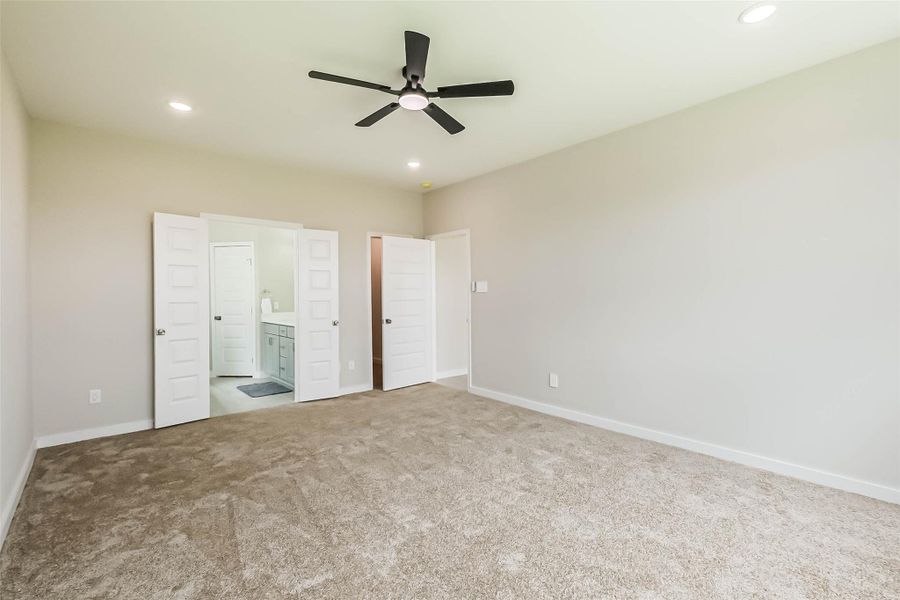 Spacious, unfurnished interior of a new home in , Fresno (Image 44).