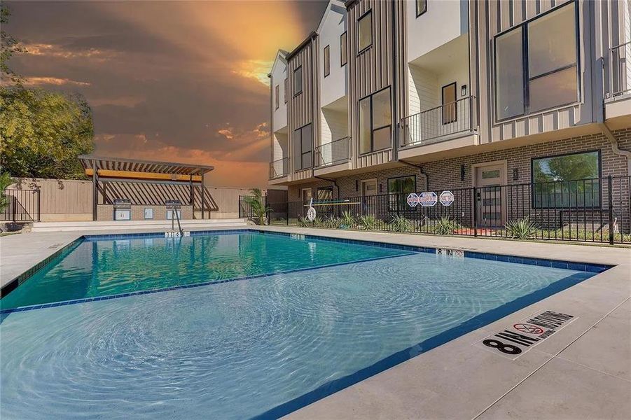 Condo located in Dallas, TX showcasing its design and architecture (Image 4).