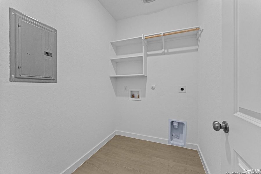 Spacious, unfurnished interior of a new home in Voss Farms, New Braunfels (Image 29).