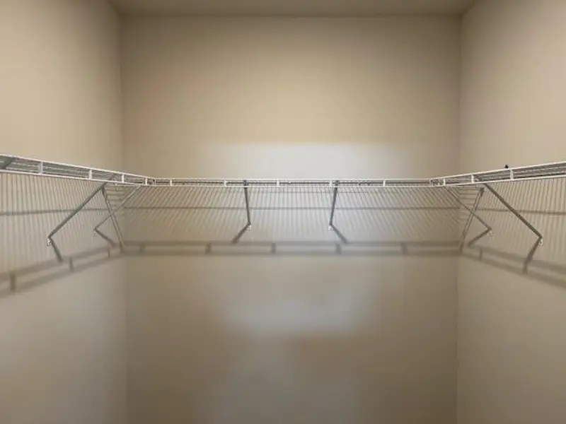 Spacious, unfurnished interior of a new home in , Jasper (Image 13).