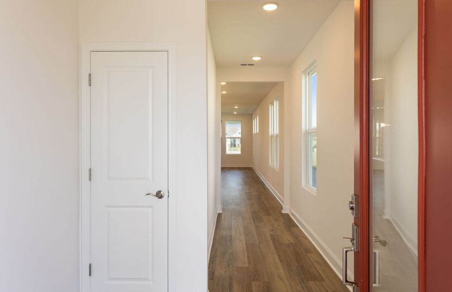 Spacious, unfurnished interior of a new home in Del Webb Southern Harmony, Murfreesboro (Image 15).