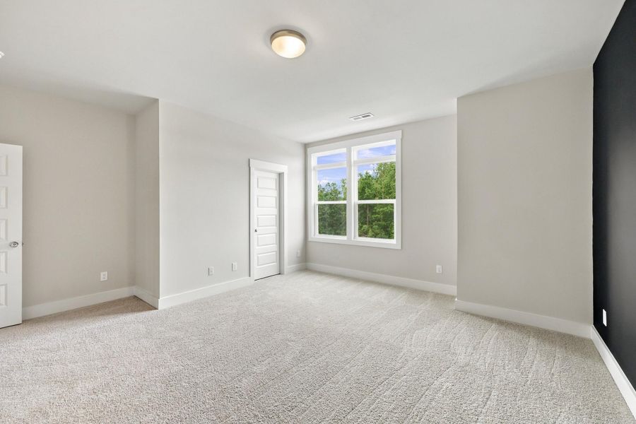 Spacious, unfurnished interior of a new home in Allen Park, Raleigh (Image 19).