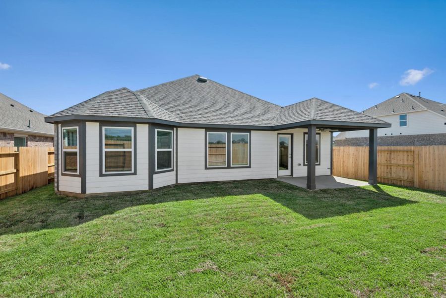 Exterior details and patio area of a home in Lago Mar, Santa Fe (Image 15). Exterior details and patio area of a home in Lago Mar, Santa Fe (Image 15).
