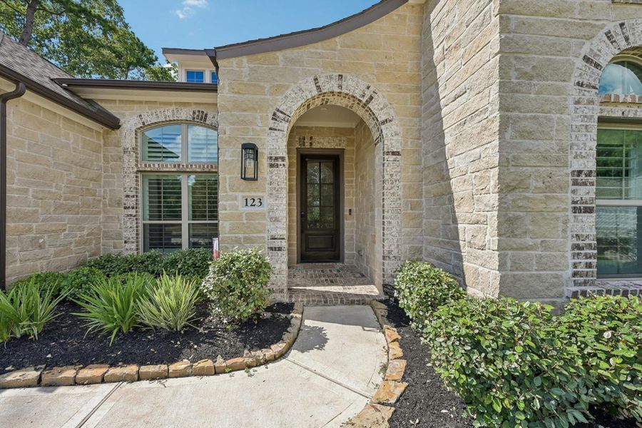 Exterior details and patio area of a home in The Woodlands Hills, Willis (Image 27).