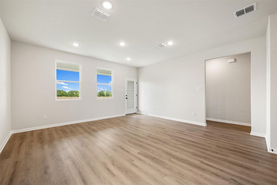 Spacious, unfurnished interior of a new home in Patterson Ranch, Georgetown (Image 18).
